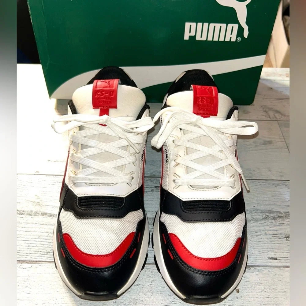 Men’s Puma RS 2.0 core sneakers. White/black/red size-7 1/2